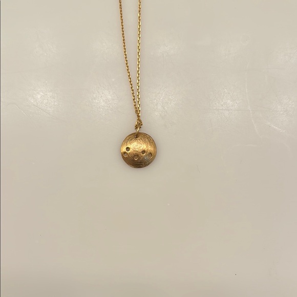 Gold Pendant Necklace - Picture 3 of 3